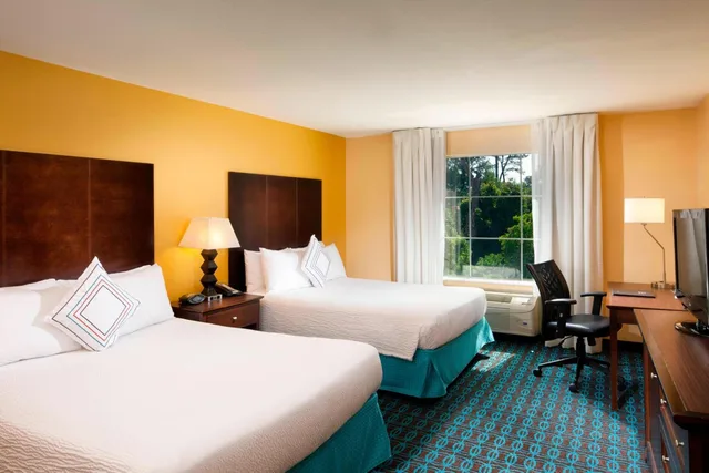 غرفة كبيرة بسرير كوين، Fairfield Inn Suites Houston Intercontinental Airport 1/5