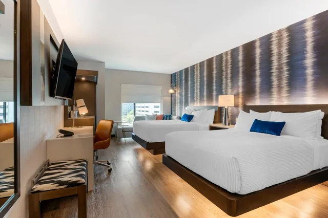 غرفة رباعية بسريرين كوين، Cambria Hotel Detroit Downtown 3/6
