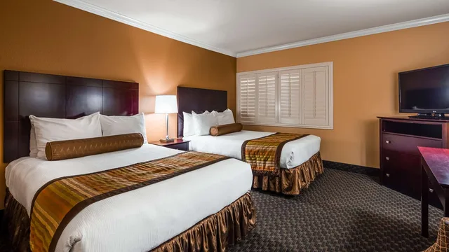 غرفة بسريرين مزدوجين، Best Western Plus Casino Royale–Center Strip 3/5