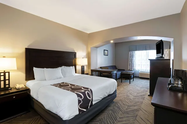 غرفة ديلوكس بسرير كينج، La Quinta Inn & Suites by Wyndham-Brookshire-West Katy 1/2