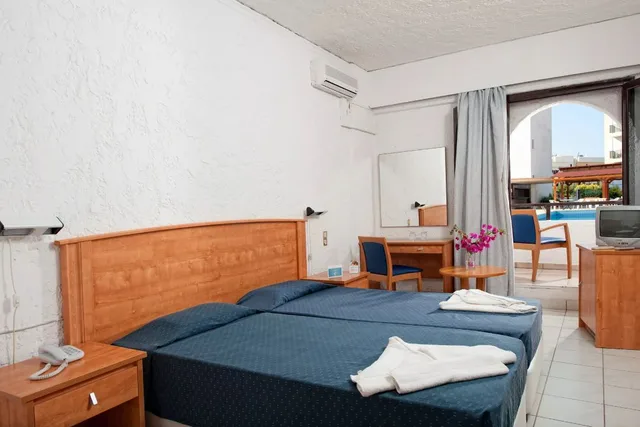 غرفة قياسية بسرير مزدوج أو سريرين منفصلين، Heronissos Hotel 2/3