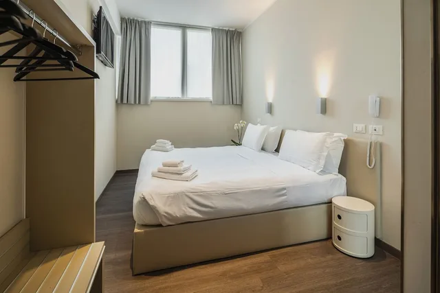 غرفة بسرير كينج لذوي الإعاقة، Spark by Hilton Milan Linate Airport 3/4