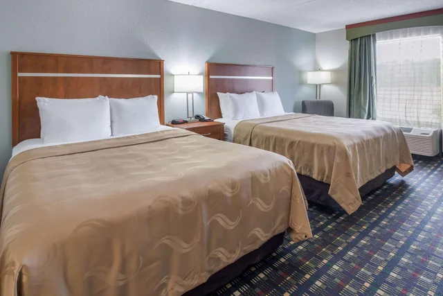 غرفة بسرير كينج للمدخنين، Quality Inn Dandridge 4/10