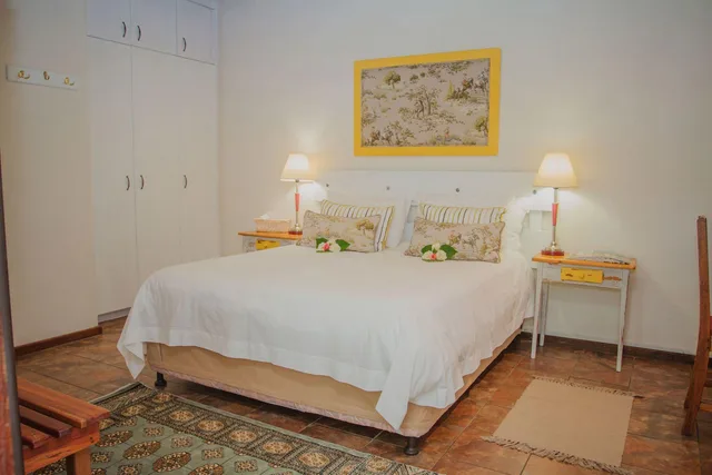 Budget, Queen Bed, Street View, Aan De Oever 1/3
