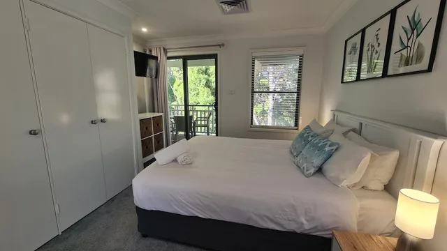 2 Bedrooms, Tree Top, 2 Queen Beds, Terrace، Mercure Lake Macquarie Raffertys Resort 2/4