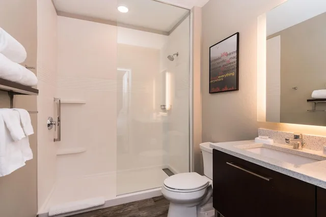 جناح استوديو بسريرين كوين لذوي الإعاقة، TownePlace Suites by Marriott Irvine Lake Forest 3/3