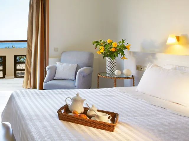 غرفة بسرير مزدوج بإطلالة على الحديقة، Grecotel Meli Palace 2/2
