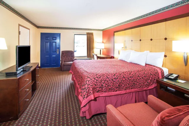جناح بسرير كينج للمدخنين، Days Inn by Wyndham Covington 2/2