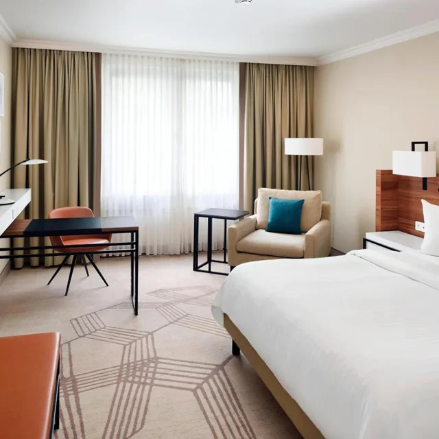 غرفة ديلوكس بسرير كينج، Prague Marriott Hotel 1/2