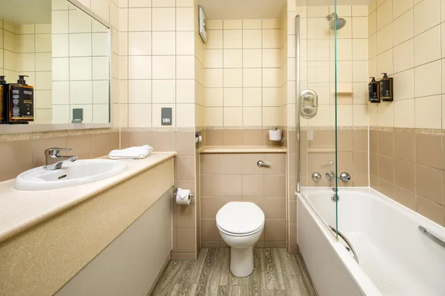 غرفة كلاسيكية عائلية مع أريكة، Mercure Swansea Hotel 4/5