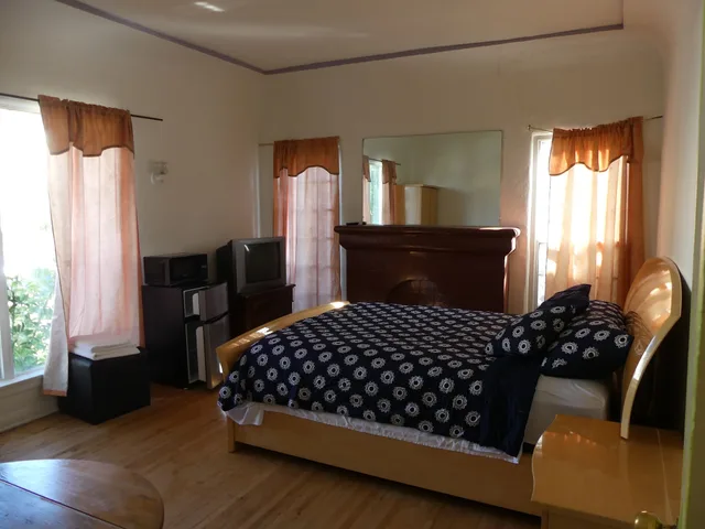 غرفة بسرير مزدوج بحمام مشترك، Wilshire Orange Hotel 4/6