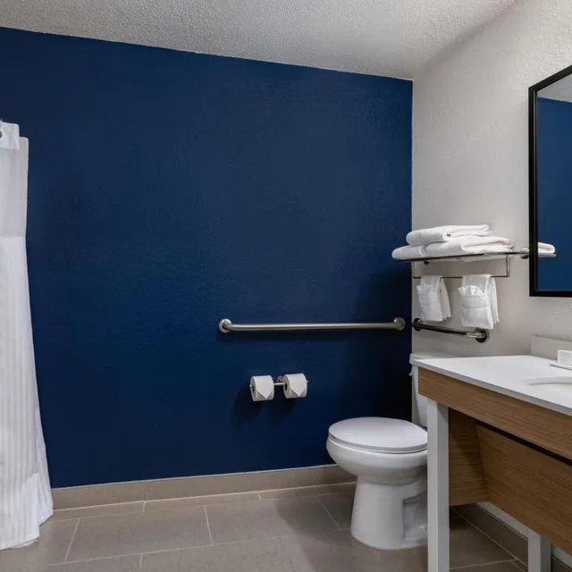 غرفة بسرير كوين بحوض استحمام لذوي الإعاقة، Spark by Hilton Tempe Phoenix Airport 5/10