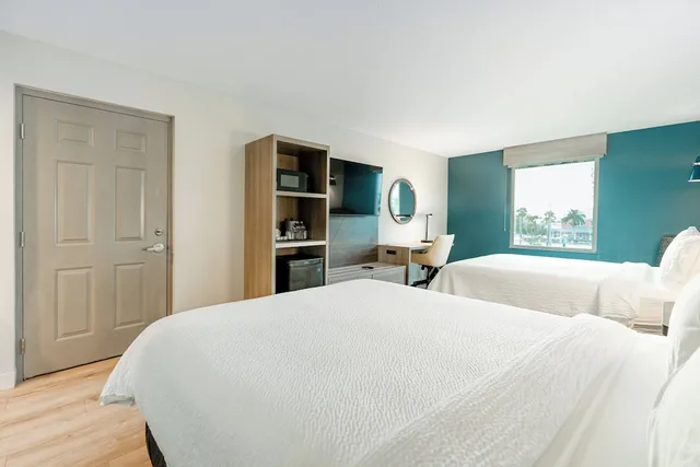 Suite, 2 Queen Beds, Sofa, Bathtub, Holiday Inn Express Hotels Suites Cocoa Beach 1/4