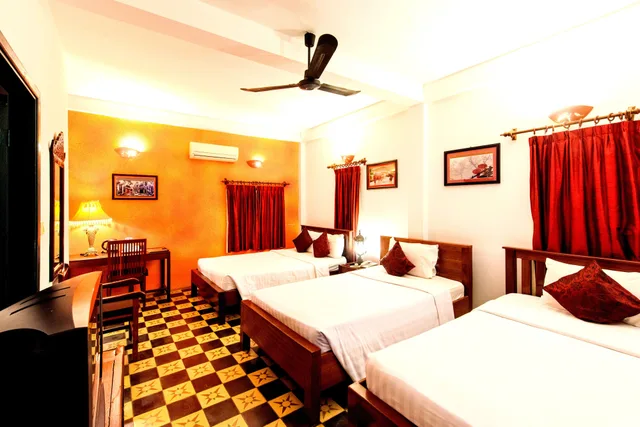 1 Bedroom, Superior, Triple, 1 Double and 1 Single Bed, Garden View, Garden Area، Villa Wat Damnak 3/4
