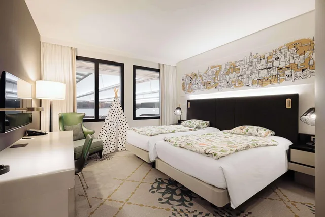 Connecting, Family Suite, Multiple Beds، Hilton Amsterdam Airport Schiphol 1/3