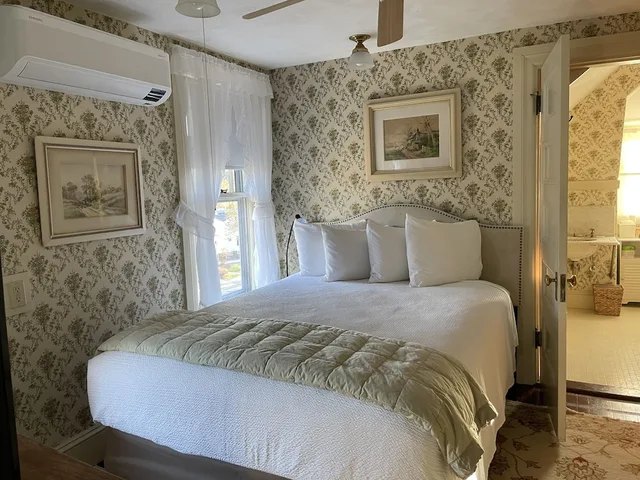 غرفة بسرير كوين، Moseley Cottage Inn and Town Motel 1/3