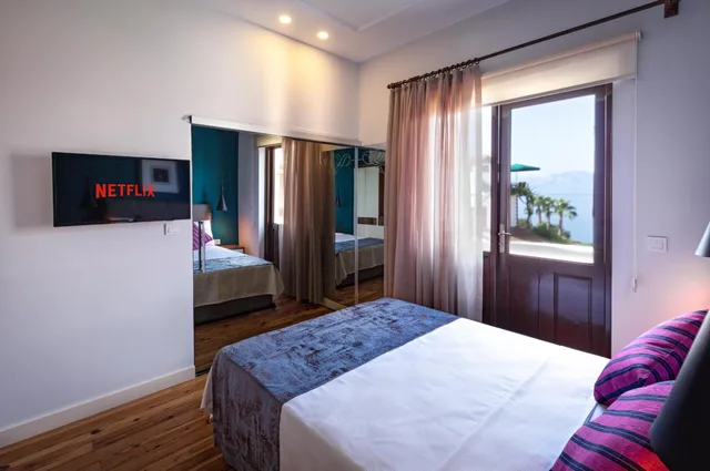 غرفة ديلوكس بسرير مزدوج بإطلالة على البحر بشرفة، Mono Hotel 5/10