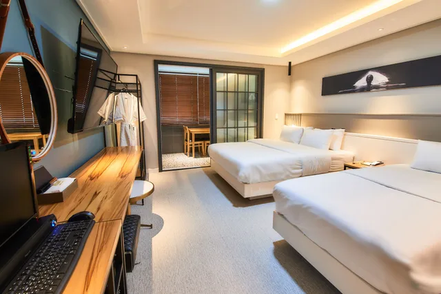 Vip, Residence, Twin Beds, 1 Double and 1 Single Bed، West In Hotel 10/10