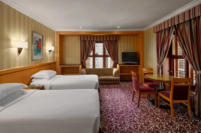 Deluxe, 3 Beds, Partial Haram View, Makkah Towers 1/4