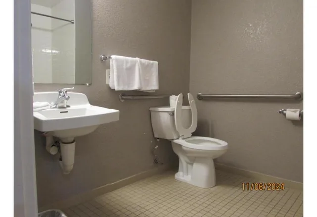 غرفة بسريرين مزدوجين لذوي الإعاقة، Motel6 West Des Moines, IA 4/4