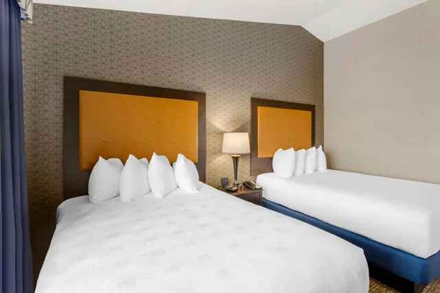 جناح بسريرين كوين مع أريكة، Best Western Plus Grant Creek Inn 3/6