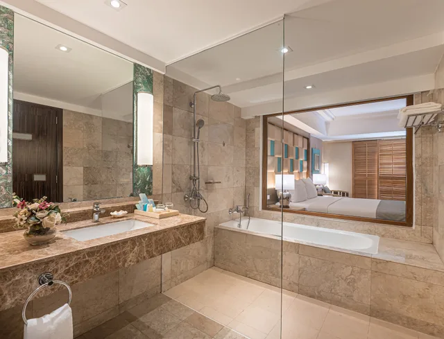 Premier, 1 Queen and 1 Single Bed, Direct Pool Access، Henann Resort Alona Beach 7/8