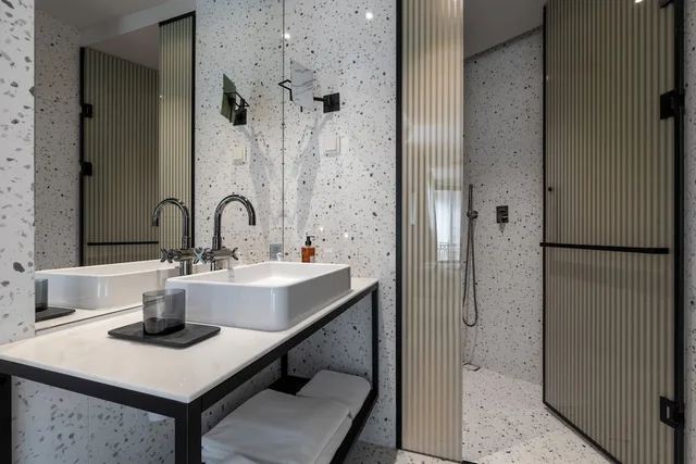 City, Junior Suite, King Bed, Sofa، NEXT by Savoy Signature 5/5