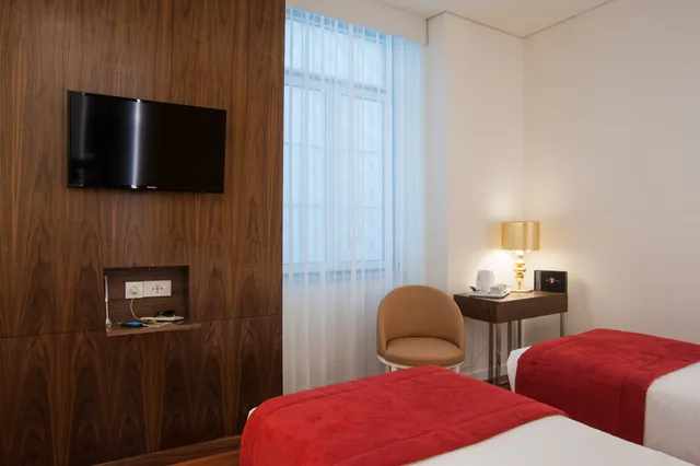 غرفة داخلية بسرير مزدوج أو سريرين منفصلين بإطلالة، The 7 Hotel 4/6