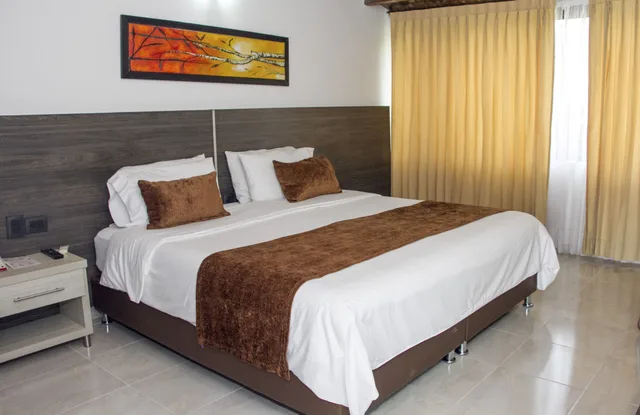 غرفة قياسية بسرير كينج، Hotel San Juan Internacional Ex Ramada Bucaramanga 2/10