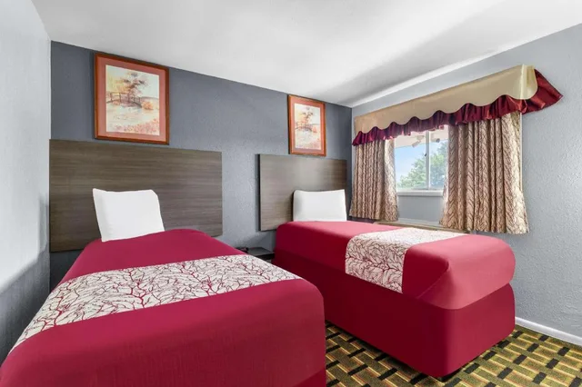 غرفة بسرير مزدوج، Americas Best Value Inn Belleville 1/4