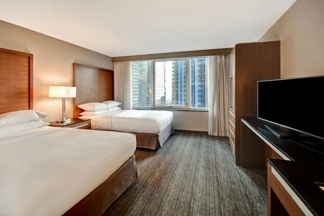 غرفة بسريرين مزدوجين لذوي الإعاقة، Embassy Suites by Hilton Chicago Downtown Magnificent Mile 1/8