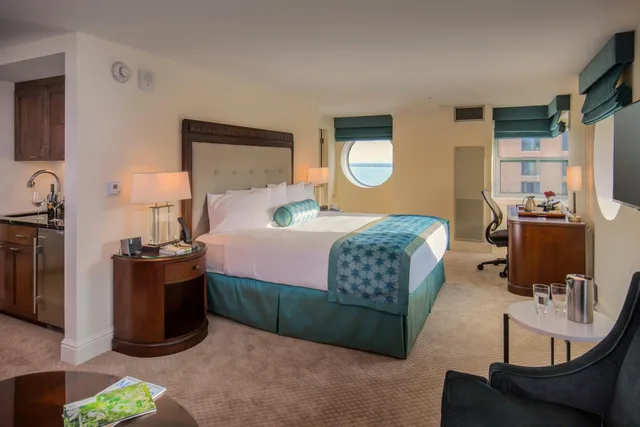 لوفت بسرير كينج، The Edgewater 1/4