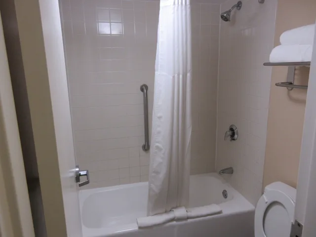 Standard, King Bed, Sofa, Quality Inn Palm Beach International Airport 5/7