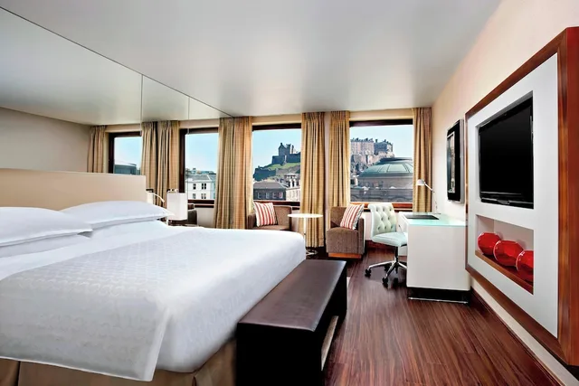 غرفة كلوب بسرير كينج بإطلالة، Sheraton Grand Hotel And Spa 4/9