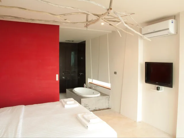 Z, Double Bed، Red Z The Ocean 2/2