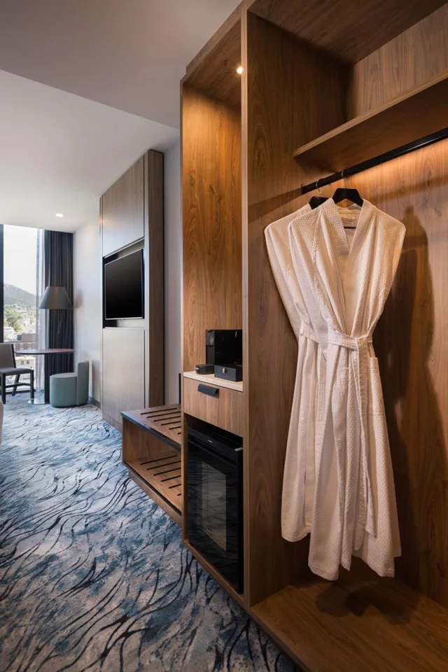 غرفة بسرير كينج وسريرين كوين، DoubleTree by Hilton Hobart 5/8