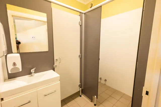 Mixed Dorm, 10 Beds، YHA Newcastle Beach 3/3