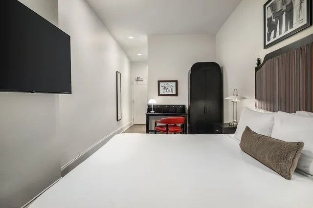 غرفة قياسية بسرير كينج، The Rubenstein Hotel 2/3