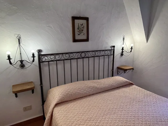 شقة عائلية بسرير مزدوج وسرير فردي بإطلالة على الحديقة بحمام خاص، Agriturismo Villa Cefala 3/4