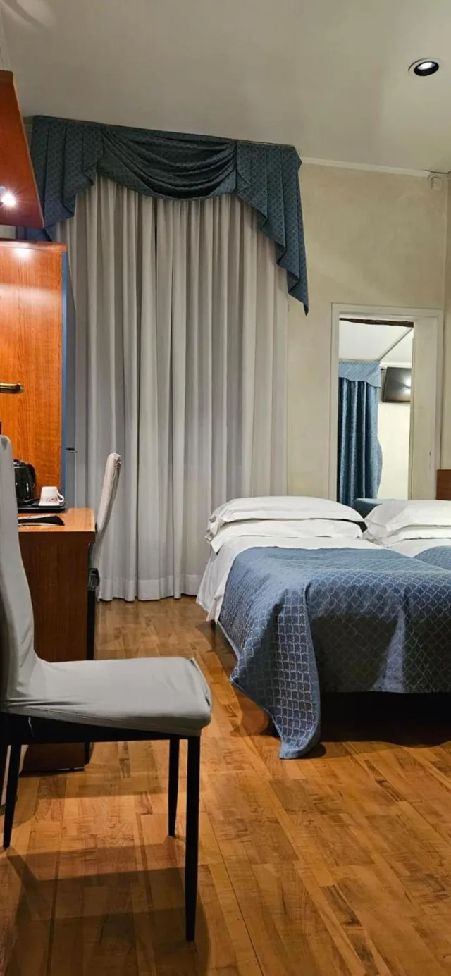 غرفة عائلية، Hotel Julia 4/10