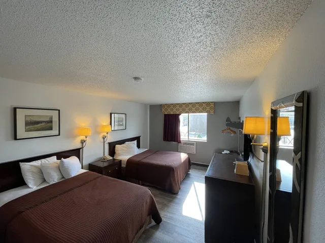 غرفة بسريرين مزدوجين، Magnuson Hotel Fort Wayne North Coliseum 10/10