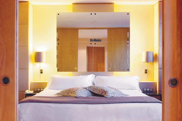 Junior Suite, with Child Extra Bed، Hotel Hesperia Barcelona Presidente 1/3
