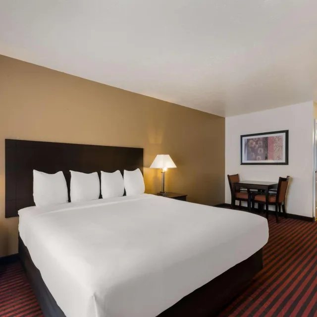 جناح، Best Western Salinas Valley Inn & Suites 3/8