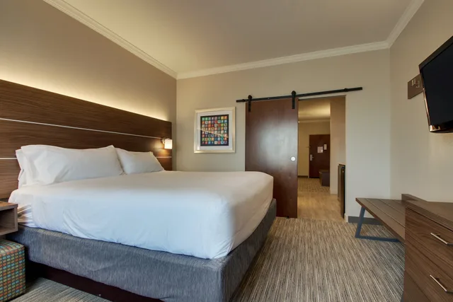 Leisure, King Bed، Holiday Inn Express Hotel & Suites Vernon College Area (HWY 287) 2/3