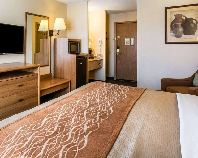 غرفة بسرير كوين بإطلالة على الجبل لذوي الإعاقة، Quality Inn Lone Pine Near Mount Whitney 2/2