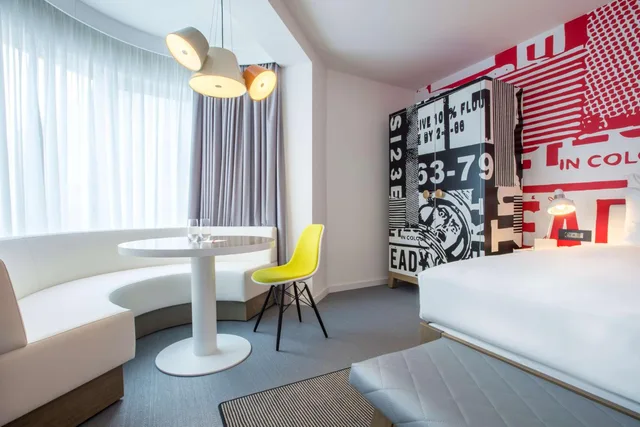 غرفة سوبيريور ركنية بسرير كينج، Radisson RED, Brussels 5/9