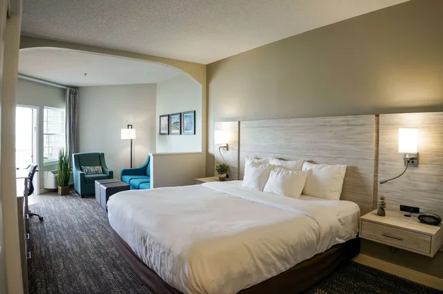 Presidential, Suite, King Bed, Bay Front, Sofa، Comfort Suites Chincoteague Island Bayfront Resort 2/10