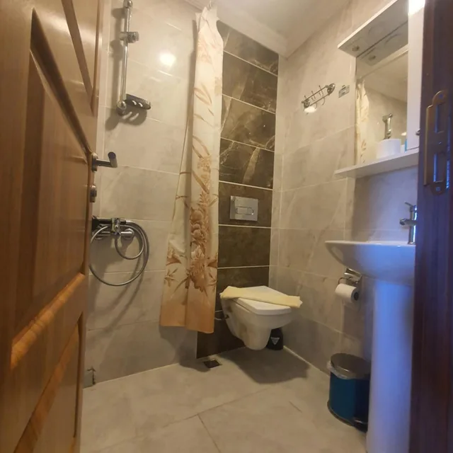 غرفة مفردة، Biter Hotel 10/11