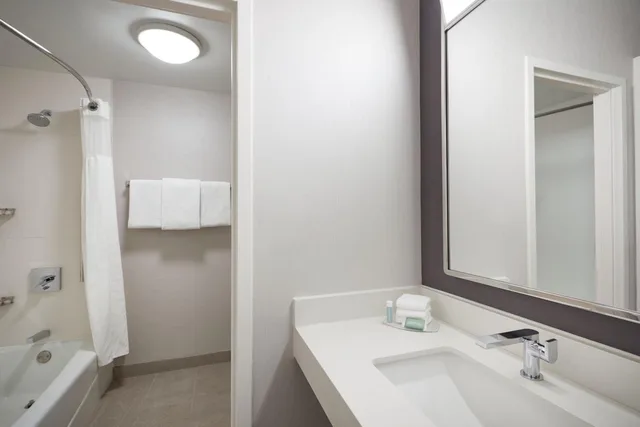 Room, 2 Double Beds, Bathtub, Accessible, Courtyard by Marriott Kansas City Overland Park/Metcalf, South of College Boulevard 3/7