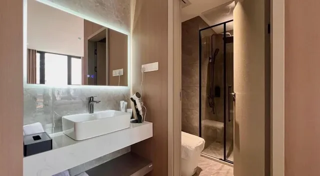 غرفة ديلوكس بسرير كينج، Landison Hotel Penang 5/6